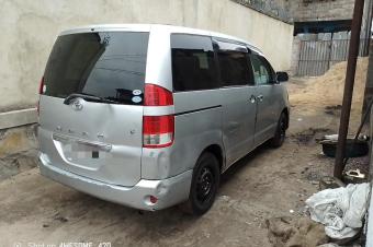 TOYOTA NOHA A VENDRE 
