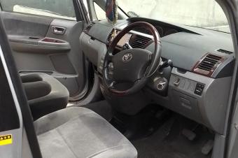 TOYOTA NOHA A VENDRE 