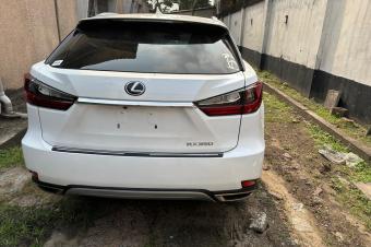 LEXUS RX 350 non hybrid   Anne de Fab 2022 SANS PLAQUE Couleur dorigine  Climatis  Volant gauche  Full options  Toit ouvrant  Intrieur en cuire  Faible kilomtrage  Version