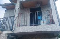 PARCELLE AVEC MAISON EN ÉTAGE R+1 CONTIENNENT DEUX APPARTEMENTS TYPE LOCATIFS À MASINA/PETRO CONGO mediacongo