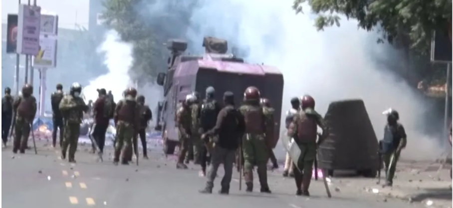 Kenya : au moins neuf blessés dans des affrontements entre policiers et manifestants en marge d’une nouvelle journée de mobilisation contre les violences policières