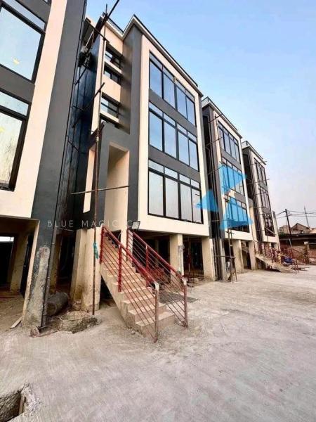  10 appartements identiques en duplex confortable en construction mis en vente dans une concession dans la commune de lingwala24   Rf  universit rvrend Kim 