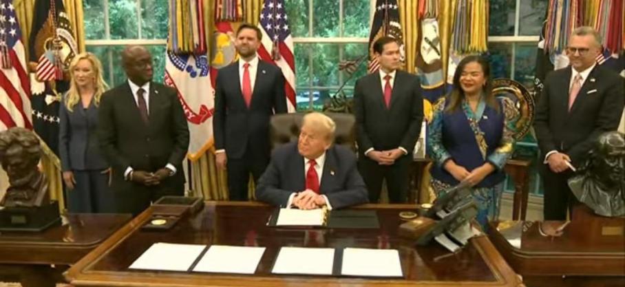 USA : Les ministres des Affaires étrangères de la RDC et du Rwanda ont été reçus par le président américain Donald Trump à la Maison Blanche après la signature de l’accord de paix, ce vendredi 27/06/2025 à Washington.