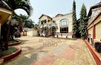 LOCATION D’UNE SOMPTUEUSE VILLA SPACIEUSE ET LUMINEUSE, SITUÉE AU CŒUR DE MACAMPAGNE, DANS UN ENVIRONNEMENT CALME ET RÉSIDENTIEL, SUR UNE ROUTE ASPHALTÉE. mediacongo