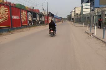 Un grand terrain vide tout prs du centre ville Gombe au Quartier NdoloBarumbu 