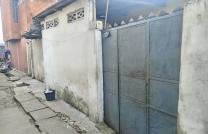 Parcelle avec maison de trois chambres complètes à Matete/Bateke  mediacongo