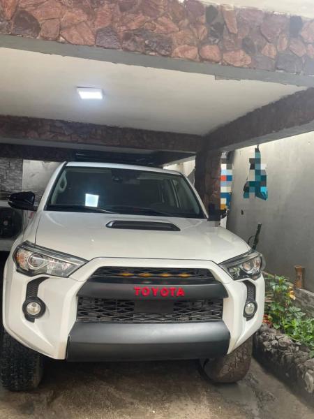 Jeep de marque Toyota 4Runner Anne de fabrication 2020 30600km Sans plaque Tout ok  Toiture avec ouverture Prix 46.500  Localisation UPN die