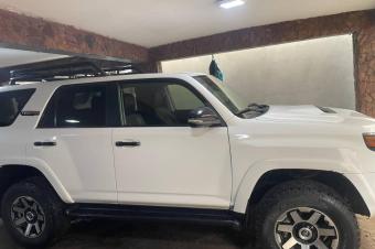 Jeep de marque Toyota 4Runner Anne de fabrication 2020 30600km Sans plaque Tout ok  Toiture avec ouverture Prix 46.500  Localisation UPN die