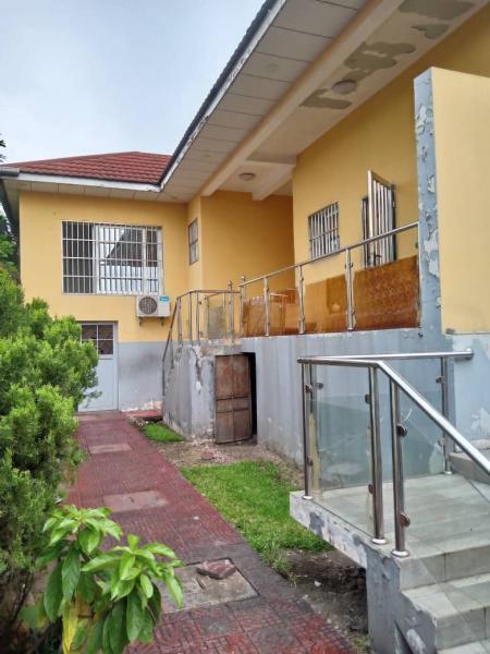 TOUTE LA PARCELLE  MA CAMPAGNE   VILLA DE 4 GRANDS CHAMBRES 4 salles des bains  chauffe eau  courant  leau ok Scurit assure parking Sm 