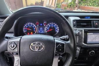 TOYOTA 4 RUNNERS SANS PLAQUE 2018  PRIX 33.000 LISOLO MUKIE KK.   AUTOMATIQUE ESSENCES KILOMTRAGE TRS FAIBLES CLIMATISATION IMPECCABLES FULLS OPTIONS LOCALISATION LIMETE