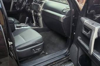 TOYOTA 4 RUNNERS SANS PLAQUE 2018  PRIX 33.000 LISOLO MUKIE KK.   AUTOMATIQUE ESSENCES KILOMTRAGE TRS FAIBLES CLIMATISATION IMPECCABLES FULLS OPTIONS LOCALISATION LIMETE