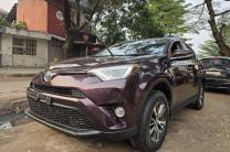 *TOYOTA NEW RAV4* non hybrid  Sans plaque  Année de Fab 2018 Couleur d'origine  Volant gauche  Toit ouvrant  Climatisé  Faible kilométrage  Intérieur en cuire Jantes chromées   *18 automobile_motos_velos_engins_et_pieces