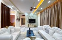 G-BUSINESS IMMO MET À VOTRE DISPOSITION LA LOCATION DE 3 SUPERBES VILLAS TRIPLEX ENTIÈREMENT MEUBLÉES, AVEC TERRASSE EN BAIE VITRÉE AMÉNAGÉE, SITUÉES À PROXIMITÉ IMMÉDIATE DU CENTR mediacongo