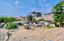 G-BUSINESS IMMO VOUS PROPOSE À LA VENTE UN SUBLIME TERRAIN D'UNE SUPERFICIE D'ENVIRON 800 M², IDÉAL POUR TOUS PROJETS IMMOBILIERS RENTABLES.   mediacongo