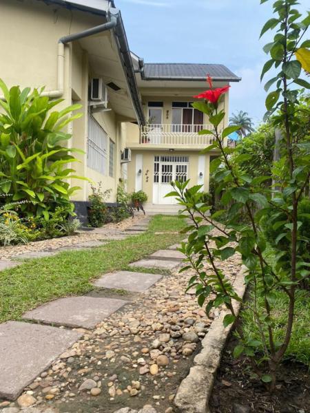 Parcelle en vente dote dune grande maison  Ma campagneNgaliema 