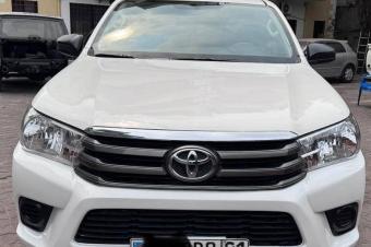 Hilux 2022 cfao moteur 5l Kilomtrage 29000 diesel manuelle couleur dorigine prix 38000 a discuter