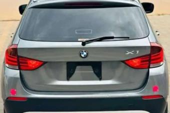 BMW X1 2012 Sans plaque  Toit panoramique  Volant droit full option  Autom Essence 4 cylindres  Climatiser Intrieur cuir  13.500  discuter  Localisation appel  Offre direct