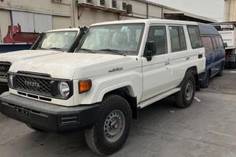 6 PICES DES TOYOTA LAND CRUISER LX 77 2025 SANS PLAQUE  PRIX  68.000 PAR PICES.   MANUELS DIESELS 00.0 KILOMTRES CLIMATISATION IMPECCABLES V6LOCALISATION KITAMBO