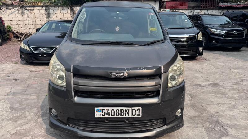 TOYOTA NOHA A VENDRE  KINSHASA 