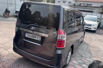 TOYOTA NOHA A VENDRE  KINSHASA 