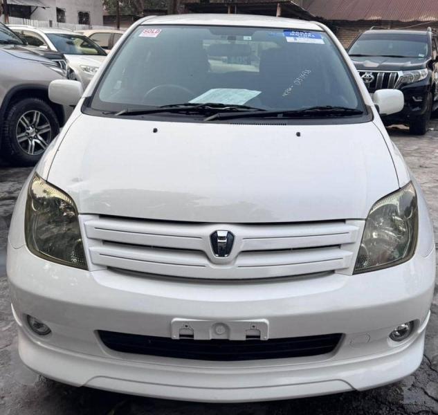 TOYOTA IST SANS PLAQUE  VENDRE 