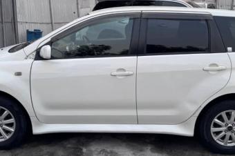 TOYOTA IST SANS PLAQUE  VENDRE 