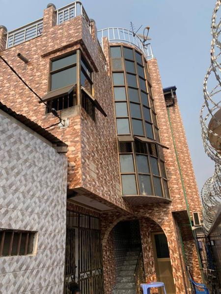 Immeuble  Ndjili 200.000