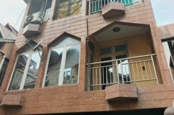 Immeuble  vendre tout prs du boulevard Lumumba  Limete 2 me rue industriel