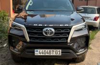 Toyota fortuner authentique 2022 Avec plaque récente  Couleur d’origine partout  Prix 43000$ mediacongo