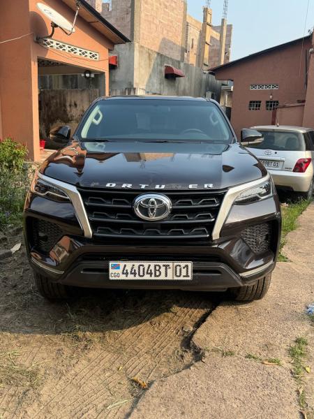 Toyota fortuner authentique 2022 Avec plaque rcente  Couleur dorigine partout  Prix 43000