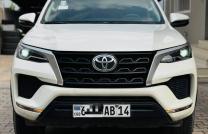 Toyota fortuner Gx 2022 authentique  Couleur d’origine partout  Automatique  Essence ⛽️  12.009 km  Climatisé  Prix ;43000$ mediacongo