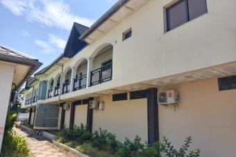 Vaste espace en vente avec plusieurs grandes maisons  lintrieur situ sur boulevard Lumumba  kinkole dans la Commune de la Nsele 