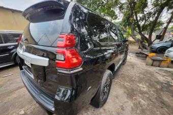Prado TXL  2012 modifier 2020 Volant gauche  Full option Autom  Essence 2TR 4x4  Climatiser 7 places  27.000 dernier prix  Localisation kasavubu  Offre direct 1