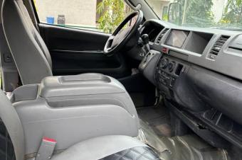 Toyota Hiace Type Monusco moteur essence 4cylindres boite automatique. Prix de dpart  14.000 a discuter. Localisation appel   Offre Sdirect