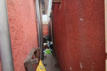 Parcelle avec un immeuble dun niveau  Ngaba