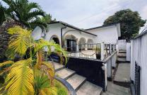 G-BUSINESS IMMO VOUS PROPOSE EN LOCATION UNE SUPERBE VILLA AVEC PISCINE, SITUÉE À MACAMPAGNE, DANS UN CADRE CALME ET FACILEMENT ACCESSIBLE. mediacongo