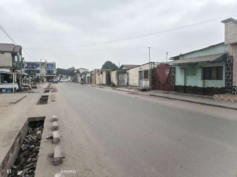 Parcelle en vente sur macadam  LembaSuper trs bon emplacement 