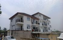 Parcelle avec un immeuble de deux niveau (R+2) contiennent plusieurs appartements plus terrasse à Ngaliema entre météo & laloux mediacongo