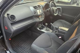 Toyota vanguard 2016 sans plaque essence automatique 4cylinder kilomtrage 8250 camera de recul 3 banquette Prix 13000 a discuter