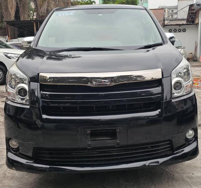 TOYOTA NOHA A VENDRE  KINSHASA 