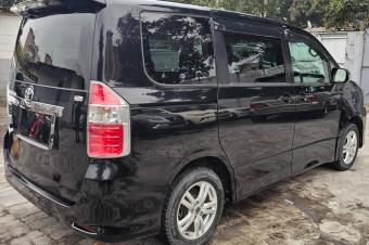 TOYOTA NOHA A VENDRE  KINSHASA 