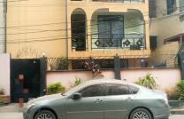 Parcelle de 10msur20 à vendre à GB (macadam) contenant 2 appartements de 3 ch 320000 dollars dernier prix non négociable  mediacongo