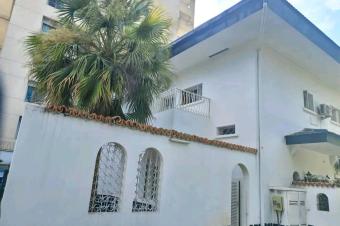 VILLA  VENDRE SITU  GOMBE ZONE A Sur avenue tshatshi