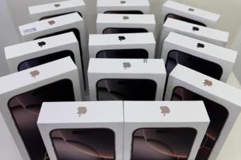 Apple iPhone 16 Pro Max iPhone 16 Pro iPhone 16 iPhone 16 Plus iPhone 15