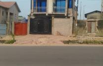 Parcelle en vente dotée d'un immeuble de R+1 un niveau à Lemba/Salongo  mediacongo