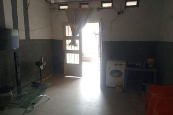 Parcelle en vente dote dune maison basse  Lemba 