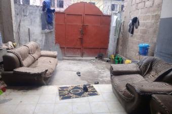 Parcelle en vente dote dune maison basse  Lemba 