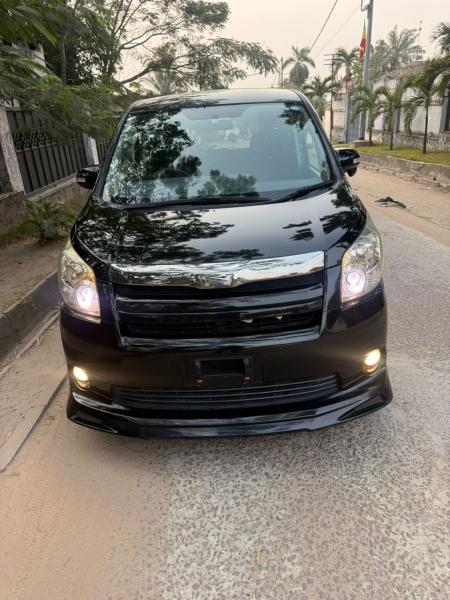 TOYOTA NOHA 3 A VENDRE  KINSHASA 