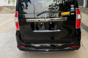 TOYOTA NOHA 3 A VENDRE  KINSHASA 