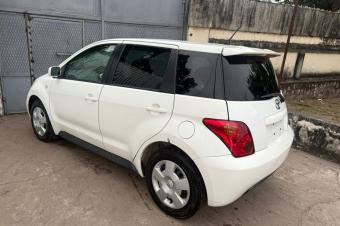 TOYOTA IST SANS PLAQUE  VENDRE 